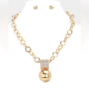 Gold- Tone chunky link necklace and earring set necklace glossy ball pendant